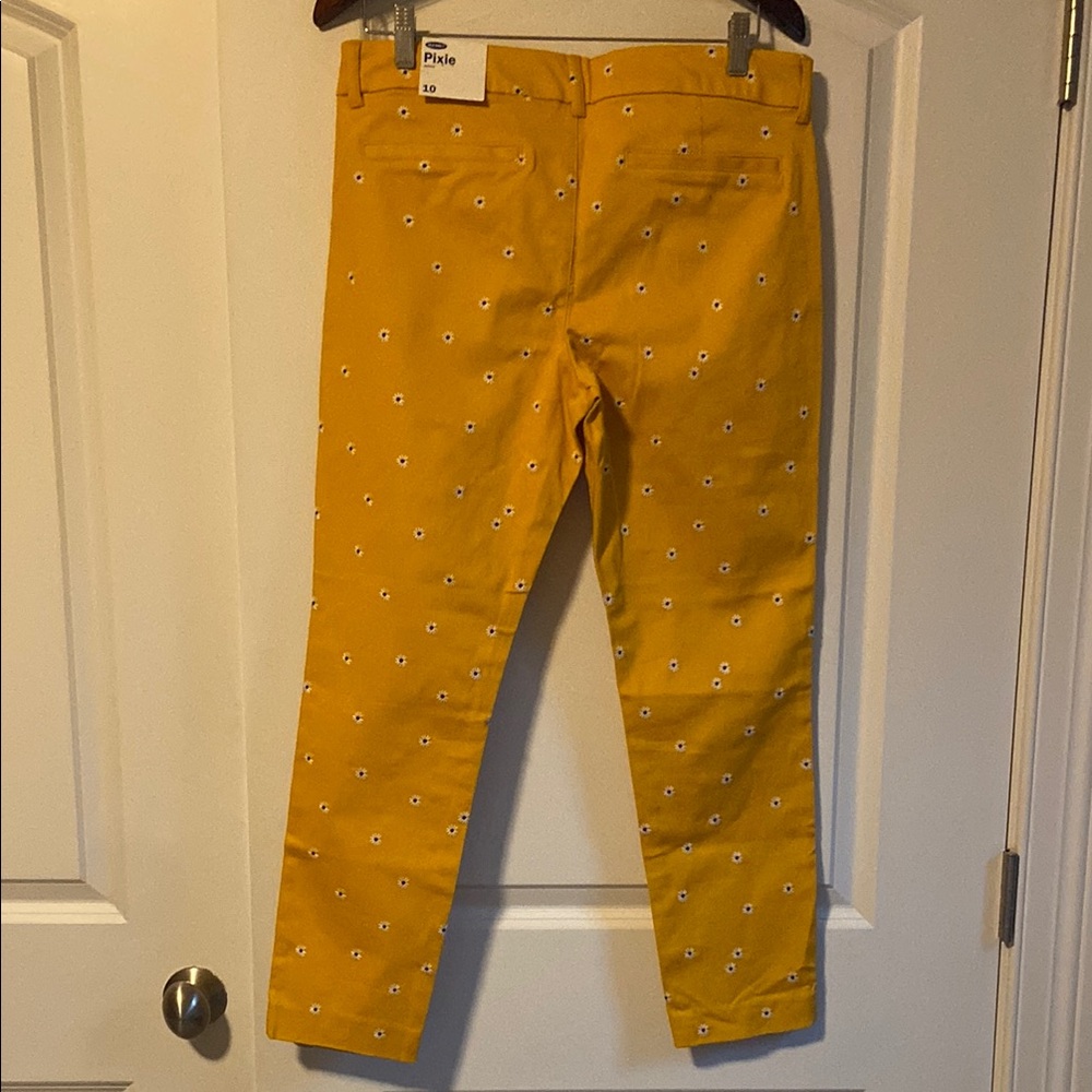 Old Navy Mustard Yellow Pixie Ankle Pants with Daisy Embroidery - Picture 6 of 8